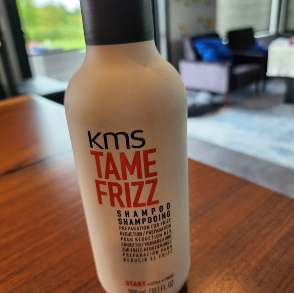 - 💧 Instant Smooth – KMS Frizz Control Shampoo Brand New - Picture 4 of 4
